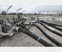 Ship loading/unloading various media - STW 150 and UTS 150 hose assemblies